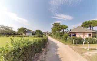 3 Bedroom Lovely Home In Albarella Ro - 9