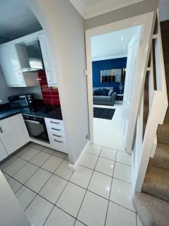 Modern Home, Close to the City Centre with Parking - Birmingham - 4