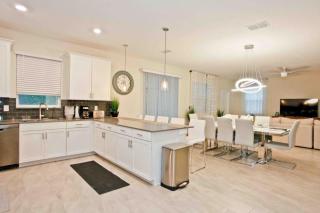 Storey Lake 7 Bedroom With Extra Large Bedrooms! home - Kissimmee - 1