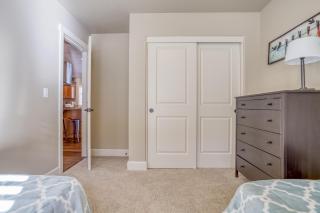East Bend Beauty - Meredith Lodging - Bend - 1