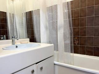 Studio calme avec coin nuit, terrasse et parking - Proche plage et commerces - FR-1-251-420 - Le Lavandou - 2