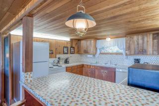 Rustic Retreat - Yachats - 4