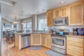 Rockaway Hideaway - Meredith Lodging - Rockaway Beach - 2