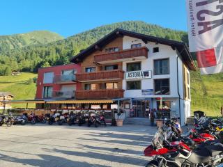 Hotel Astoria - Ulrichen - 0