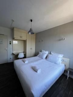 Hotel Les Montois - Céaux - 1