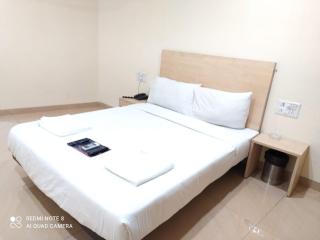 U LIFE HOTEL - Mumbai - 4