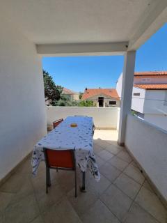 House MIRA - Barbat na Rabu - 2