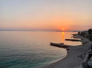 Luxurious Four Bedroom Beach Penthouse - Podstrana - 6