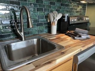 Mountain Lodge getaway, ski-in/ski-out, heart of the village - 8