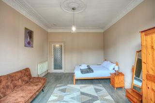 Spacious 3-Bed Apartment for Small Large Groups Close to BBC SSE Central Glasgow West End Free Parking - 3