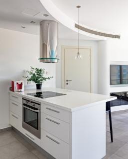 Beautiful 2bd family apt by the beach - pool & parking & gym - 1