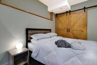 Adorable private suite with indoor fire place - Cochrane - 5