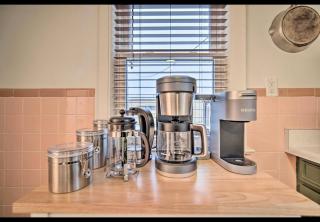 Modern Home • Family Friendly • Grill • Fireplace - Erie - 3