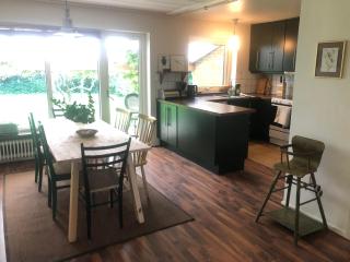 Gatehouse at unique farm, neighbour to yaks & emus - 1