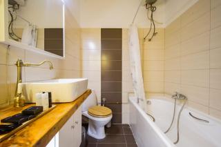 Emporikon Apartment Steps From Historic Center - Atene - 7
