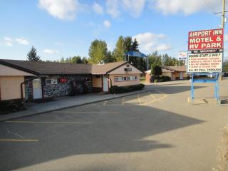 Airport Inn - Quesnel - 0
