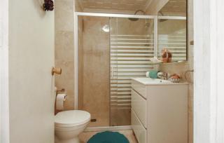 Beautiful Apartment In Torrevieja - Torrevieja - 8