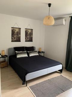 A cosy renovated one bedroom appartement with parking space and near the sea and the historical city center - Primošten - 0