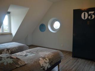 Maison de charme avec grand jardin, 4 chambres, 3 salles de bain, garage, WiFi, cheminée et terrasse - FR-1-497-115 - Saint-Denis-de-Villenette - 3