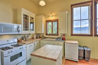 Charming Apartment in Downtown Blue Lake! - 1