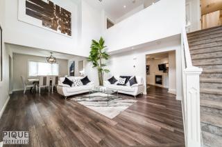 LUXURIOUS 6 Bed Home I Fireplace I near Sports Park I with Double Garage & Fast WiFi! - 2