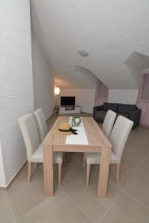 Family apartment in the very heart of Biograd - 8
