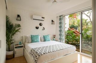 El Raso by The Blue Kite - Premium 1 BHK Serviced Apartments with Common Pool, just 2 mins drive from famous Parra Coconut Tree Road, 24x7 Security, Kitchen - 8