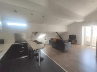 Beau T2 sur le vieux port, centre de Bastia - 3