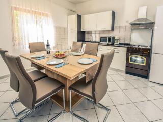 Holiday Home Laura by Interhome - Pridraga - 8