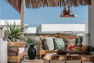 Khroma Luxury Suite 2 Beach front apartment with private mini pool jacuzzi - 4