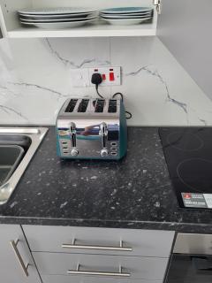 1 Bed Flat, AIRPORT PICK, DROP AVAILABLE Fibre Broadband, New, Washer Dryer, 10 mins from city centre - Dartford - 4