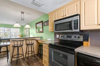 Best Value, 2nd Floor 2b 2b Near Pool - Surf Song #230 - St. Pete Beach - 2