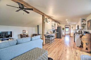 Lovely Barn Loft with Mountain Views on Horse Estate - 9