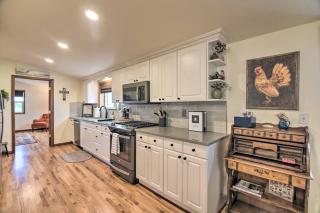 Lovely Barn Loft with Mountain Views on Horse Estate - 2