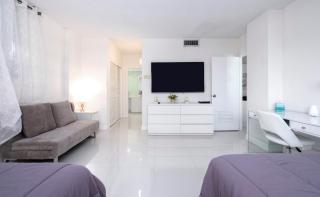 Beautiful 2 Bedroom Apartment on Hollywood Beach - 1