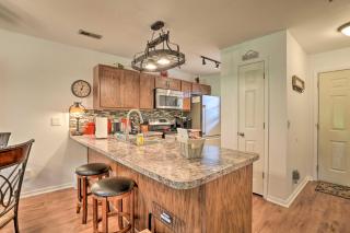 Sun-Soaked Lake Taneycomo Condo with Furnished Patio - Branson - 5