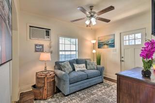 Blue Dolphin Cottage Walk to Galveston Seawall! - 7