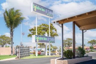Solaire Inn & Suites - Santa Maria - 9