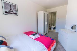 4 en-suite bedroom house with free parking Aylesbury - Buckinghamshire - 7