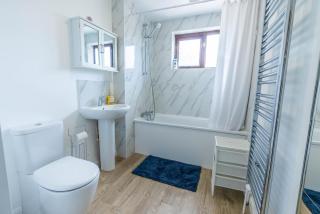 4 en-suite bedroom house with free parking Aylesbury - Buckinghamshire - 3