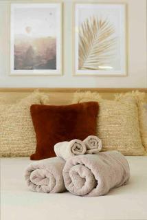 Hop, Skip, Beach - Rosebud - 3