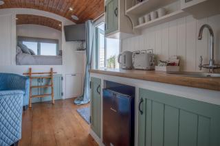 Rosemary - 1 Bedroom Shepherds Hut - Amroth - 5