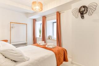 Les Gîtes de Laure - L'Or Blanc, Appartement avec Vue sur le Chateau, Climatisation, Netflix, à 160 m de la Cité Médiévale - 1