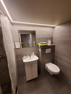 Economy Rooms and Apartments - Boedapest - 9
