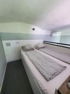 Economy Rooms and Apartments - Boedapest - 4