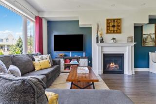 Modern home with a pool sauna pooltable & mountain view - Collingwood - 4