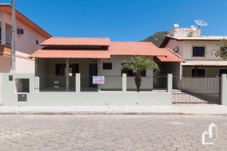 Casa térrea com 03 dormitórios perfeita para suas férias - Bombinhas - 9
