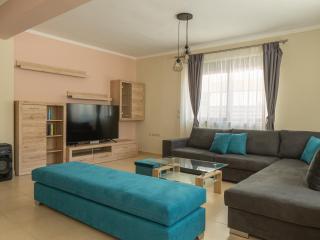 Adonis Villa in nature - Ixia - 1