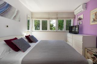 Spacious City Apartment with Balcony & Walk to Old Town - Split - 9
