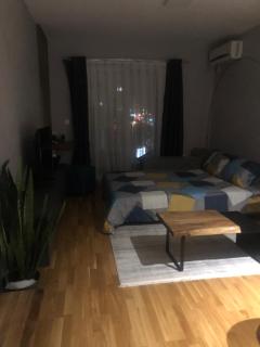 PORTA LEKS apartment, self check-in, own parking - Skopje - 1
